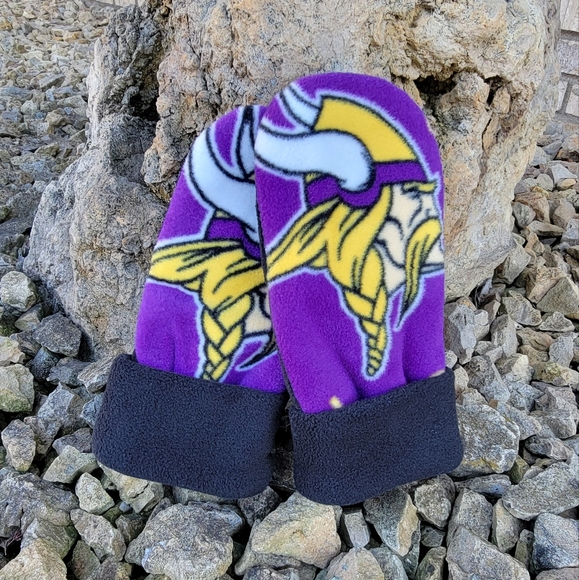 Minnesota Vikings NFL Fleece Winter Mittens Women's - Picture 1 of 6